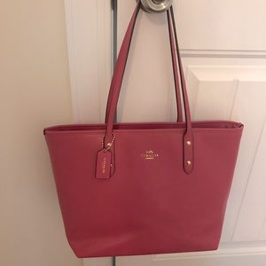 Pink Coach shoulder tote bag gently used